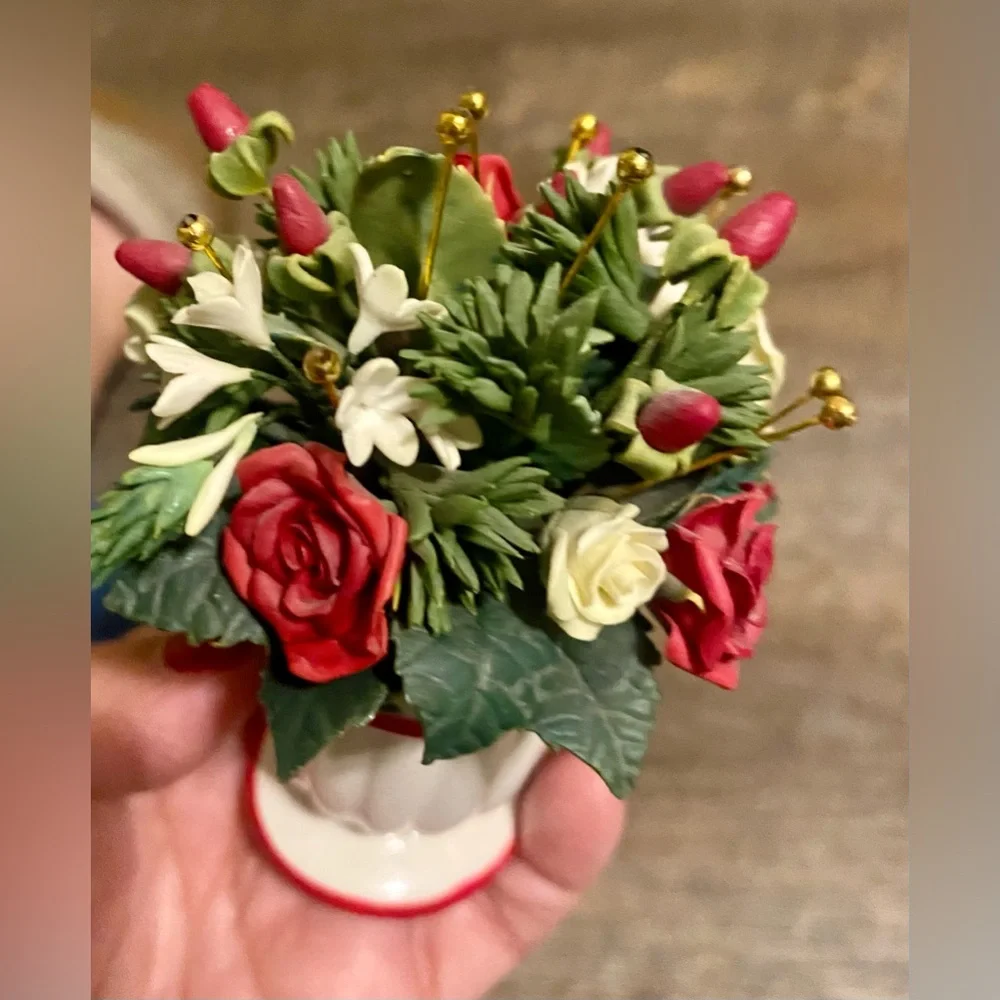 Miniature Hoilday Forget Me Not (2003)Vase Roses